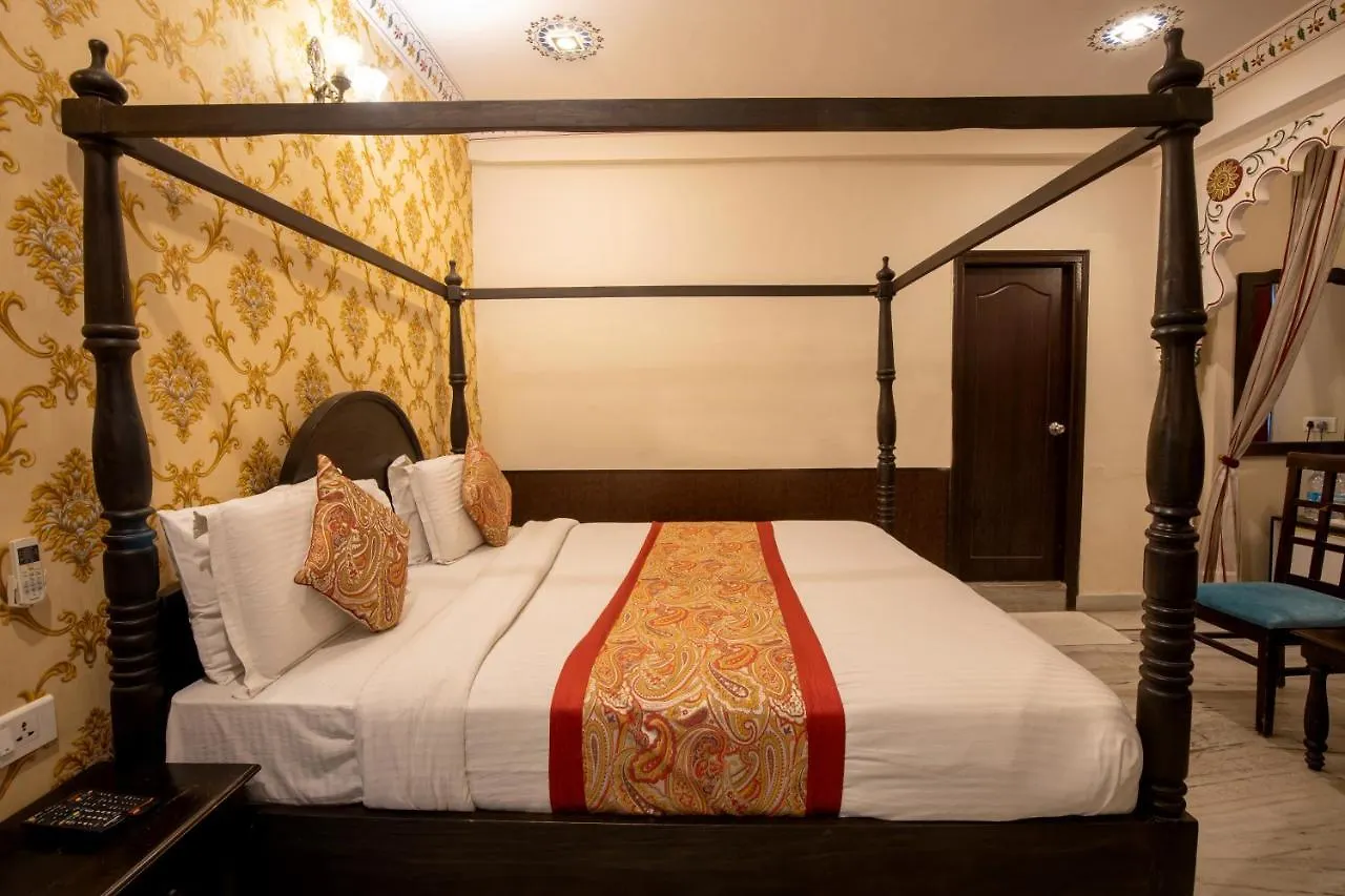 ***  Hotel Royal Pratap Niwas Udaipur India