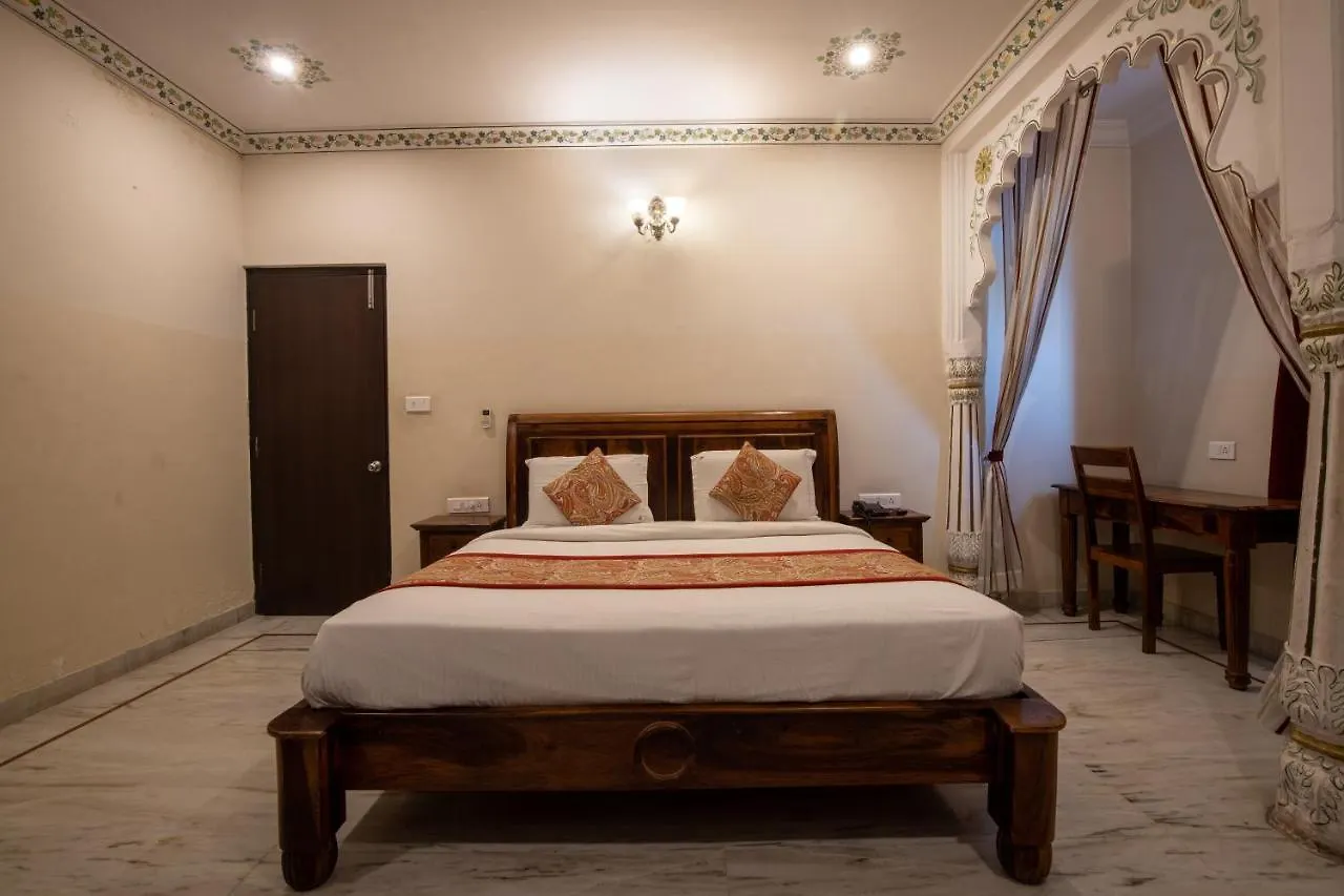 Hotel Royal Pratap Niwas Udaipur 3*,